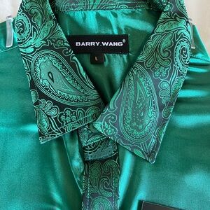 Brand new never worn Barry Wang men’s green shirt with tags